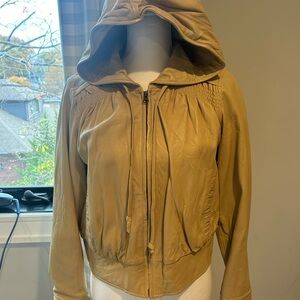 Perfect color nude. Soft leather with a hoodie! Love♥️